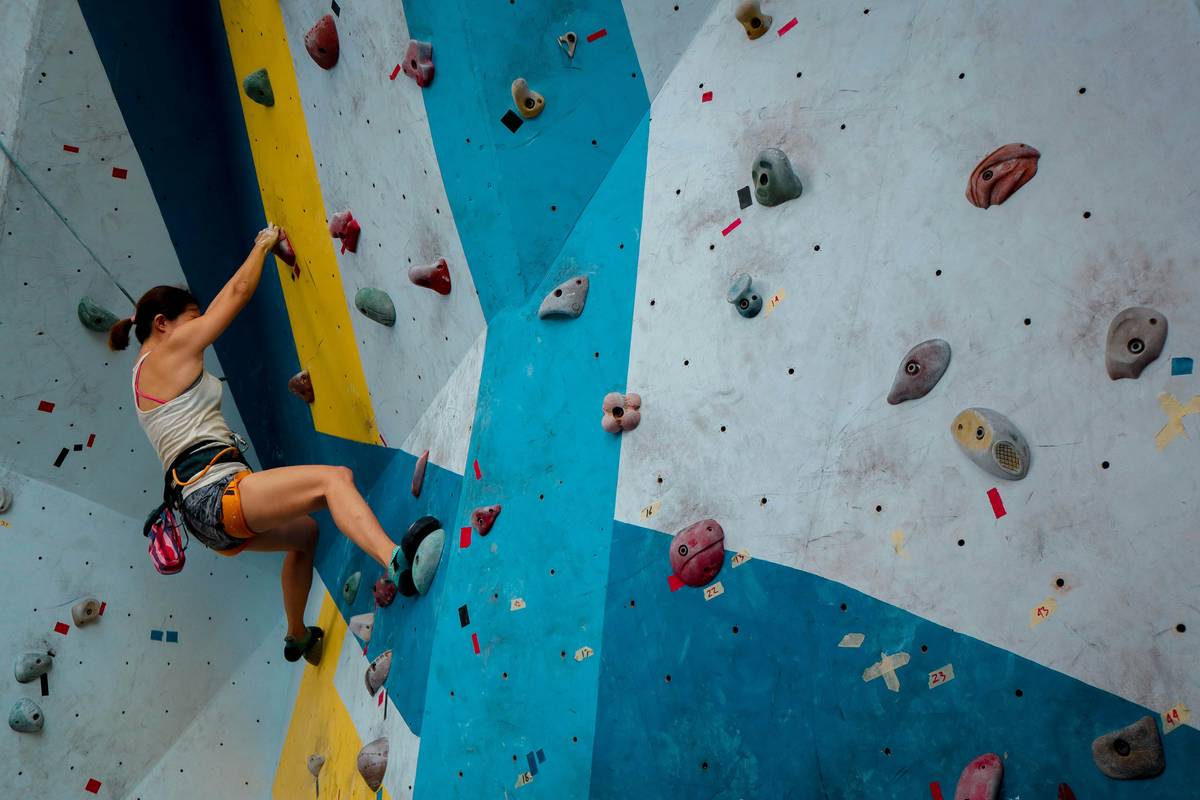 Comparison of D&D 5e Climbing gear including tricams and ropes